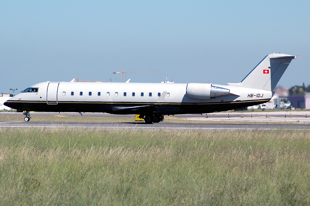 HB-IDJ · Bombardier CRJ-100SE · (LIS / LPPT)