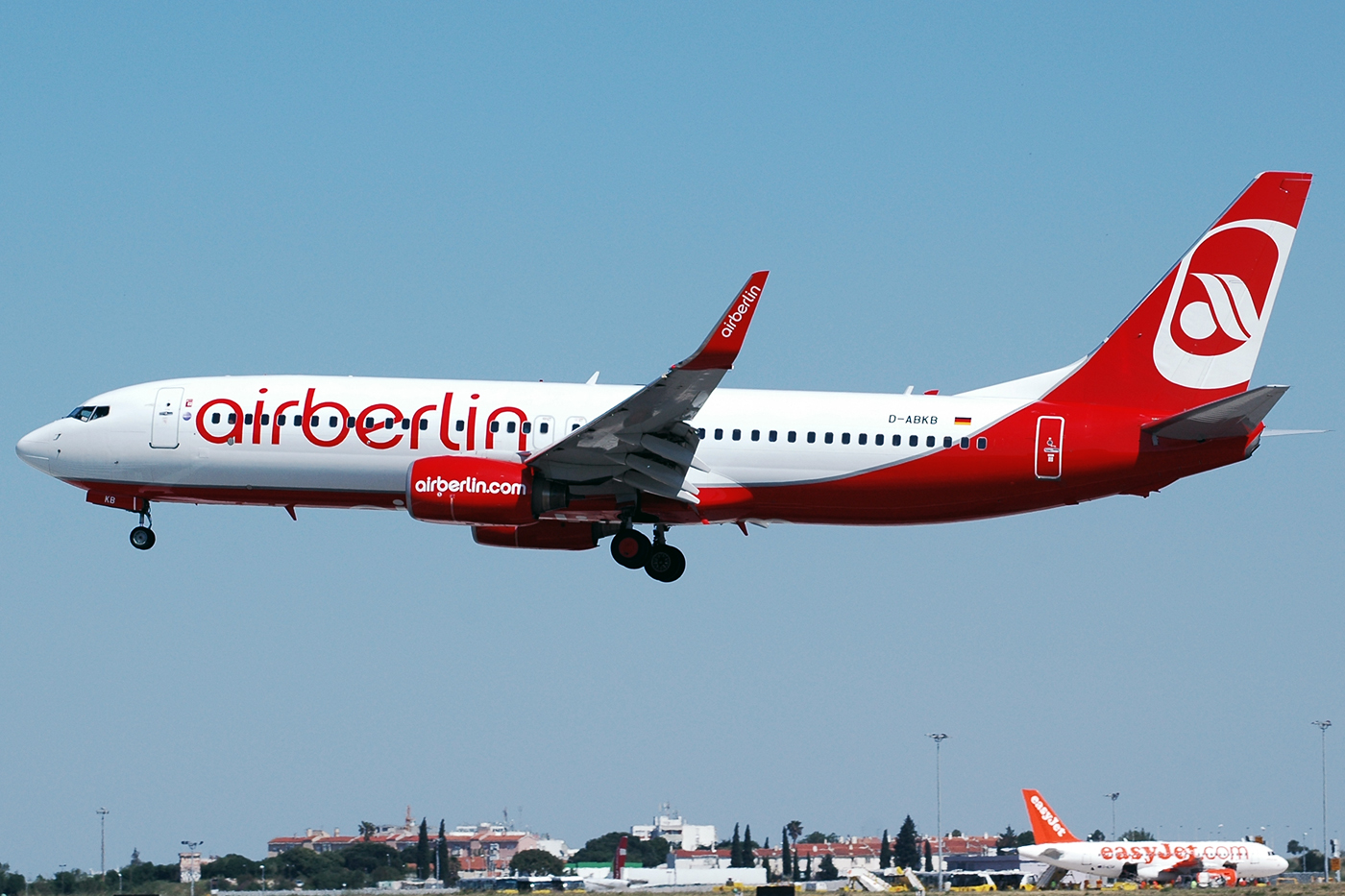 D-ABKB · Boeing 737-86J(WL) · (LIS / LPPT)