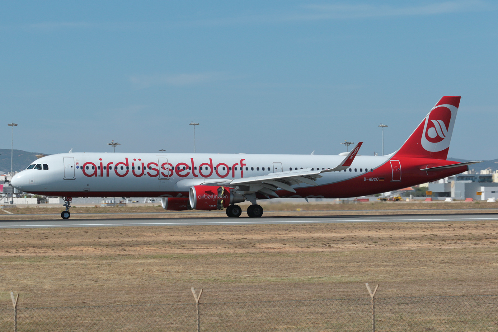 D-ABCO · Airbus A321-211 · (FAO/ LPFR)