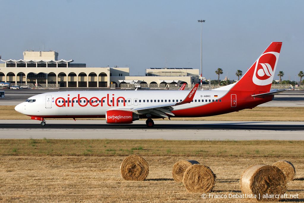 D-ABKC · Boeing 737-86J(WL) · (MLA / LMML)