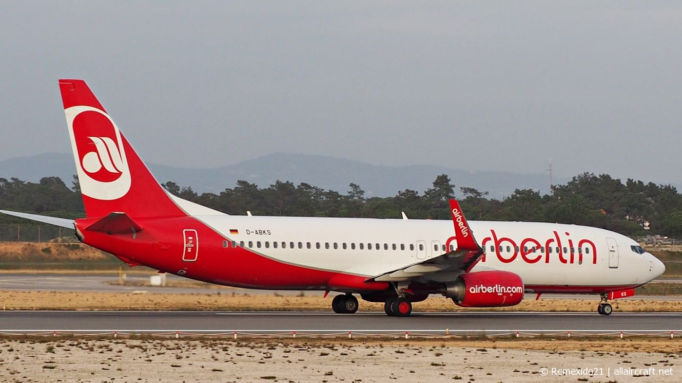 D-ABKS · Boeing 737-86J(WL) · (FAO / LPFR)
