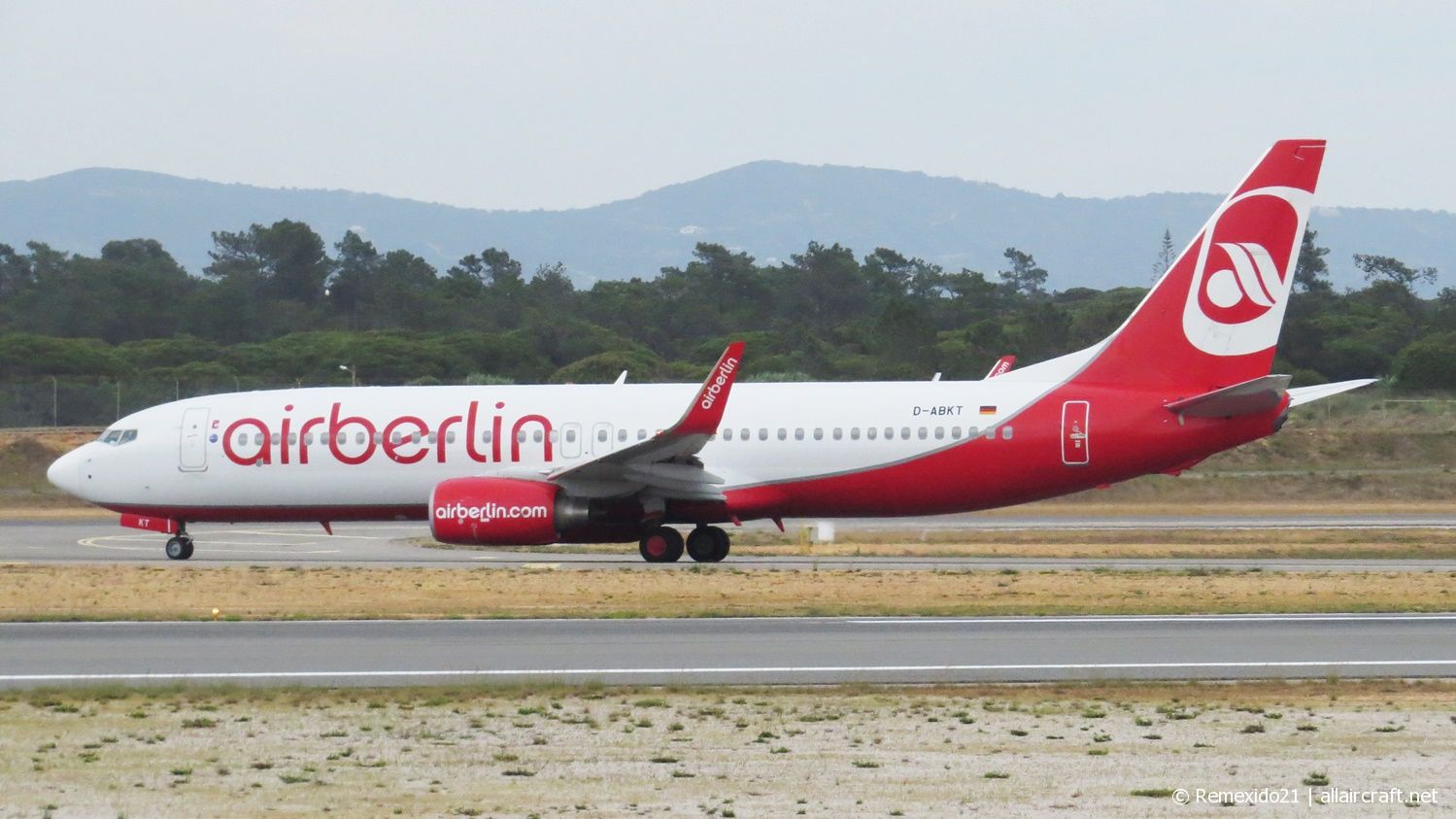 D-ABKT · Boeing 737-86J(WL) · (FAO / LPFR)