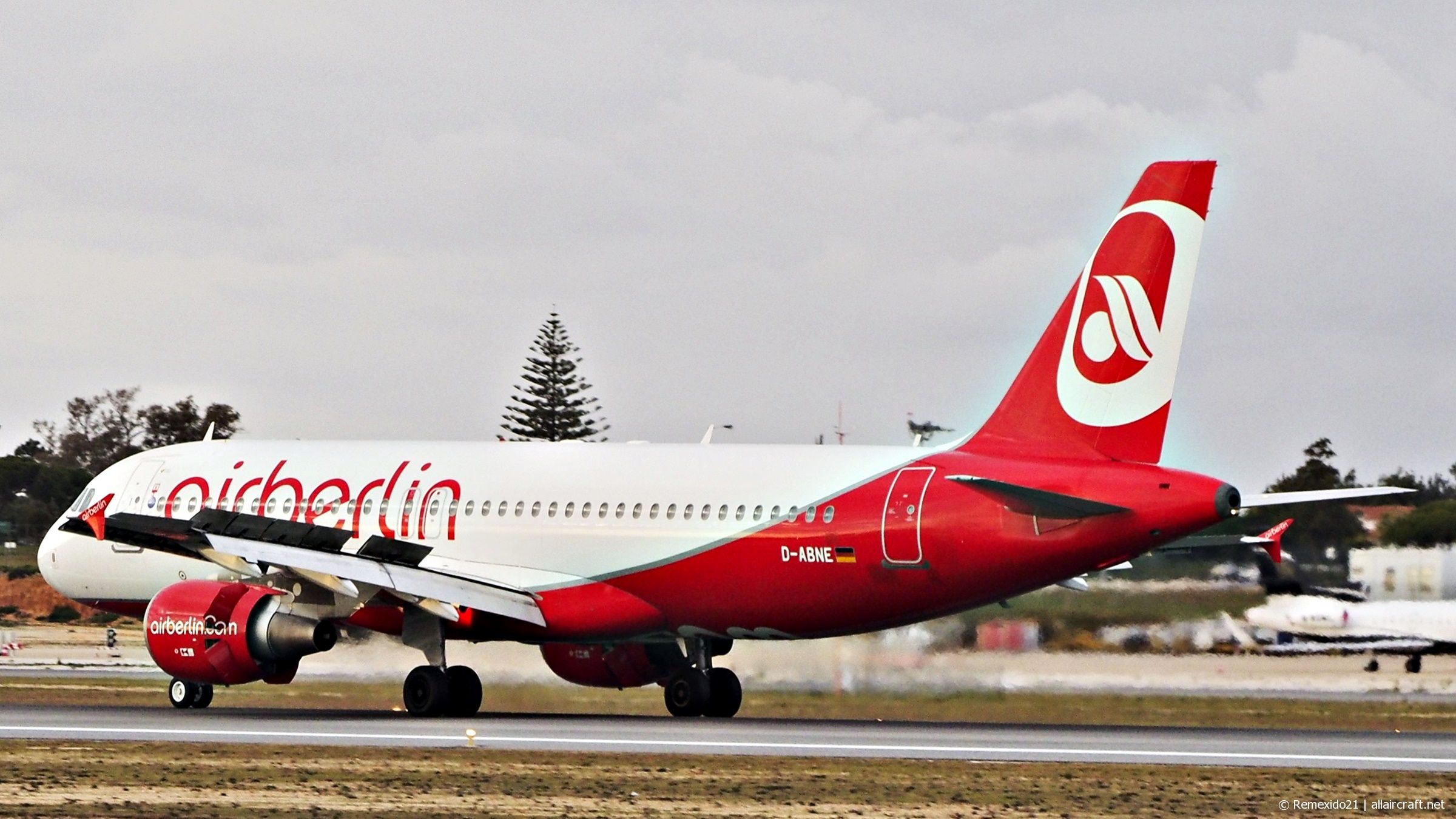 D-ABNE · Airbus A320-214 · (FAO / LPFR)