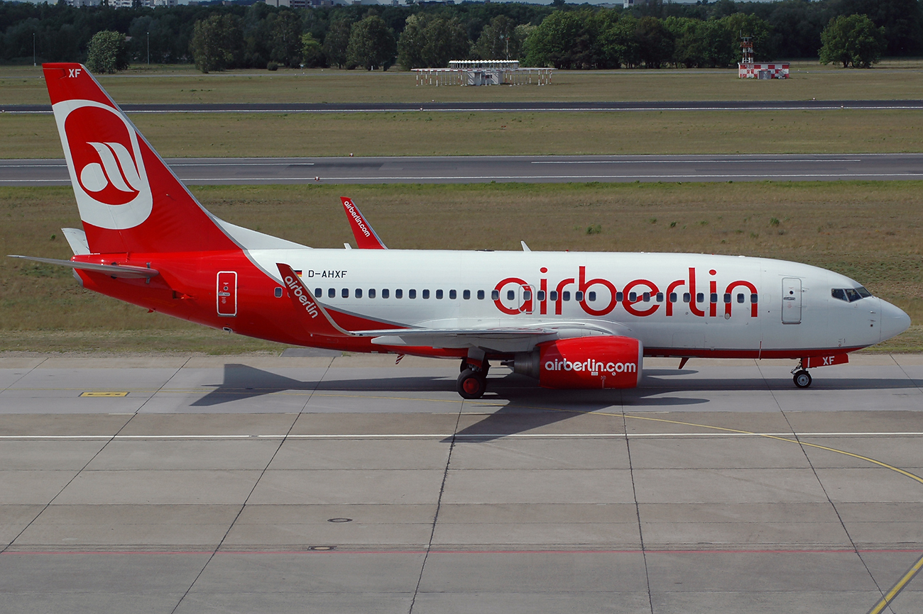 D-AHXF · Boeing 737-7K5(WL) · (TXL / EDDT)