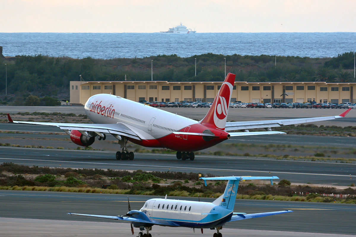 D-ALPF · Airbus A330-223 · (LPA / GCLP)
