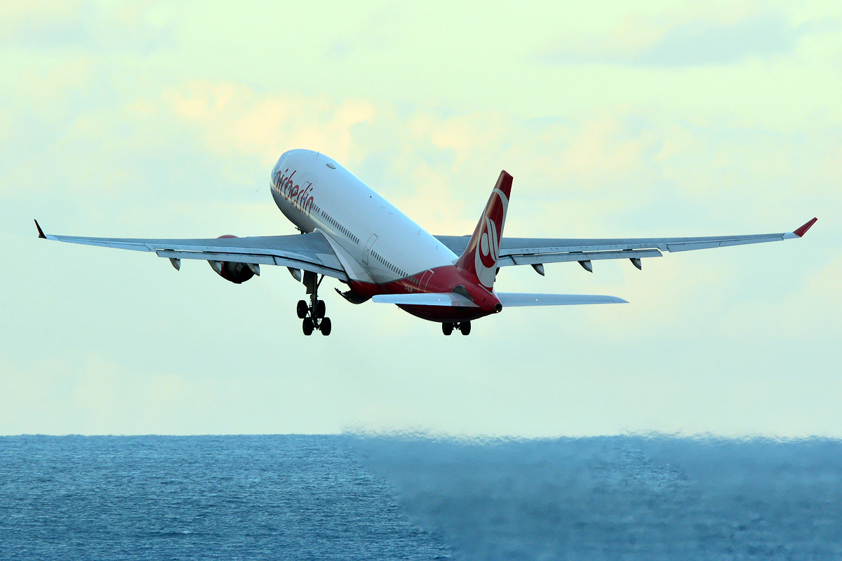 D-ALPF · Airbus A330-223 · (LPA / GCLP)