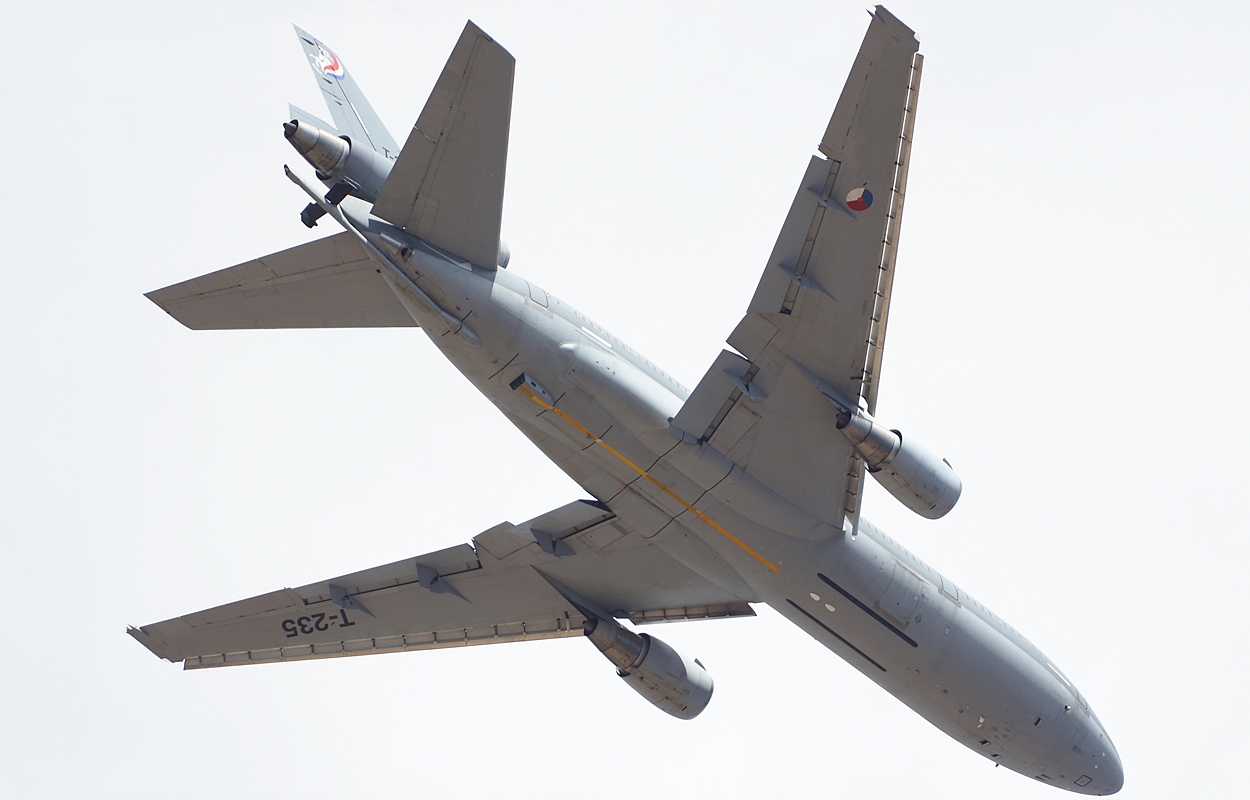 T-235 · McDonnell Douglas KDC-10-30CF · (LPA / GCLP)