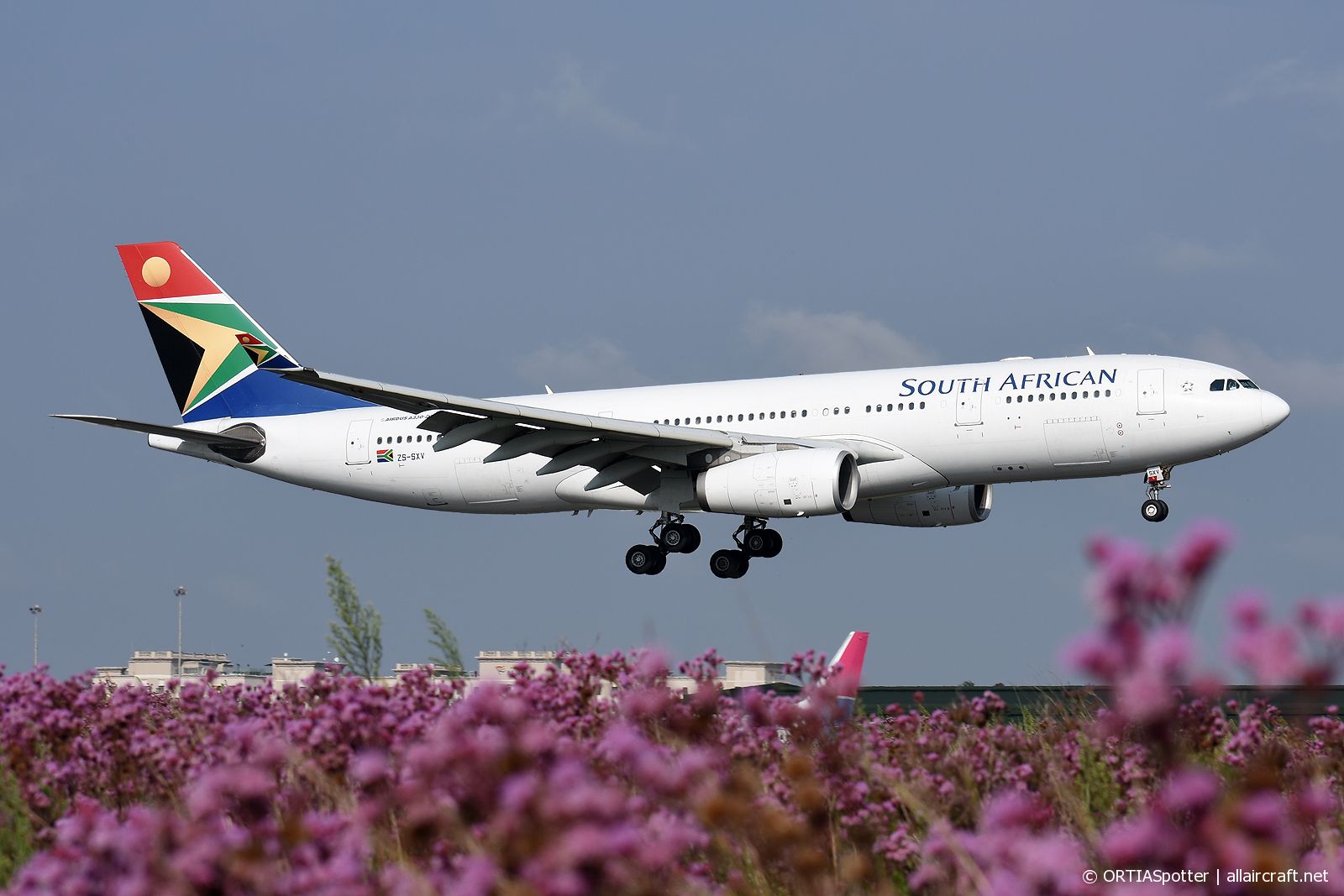 ZS-SXV · Airbus A330-243 · (JNB / FAOR)
