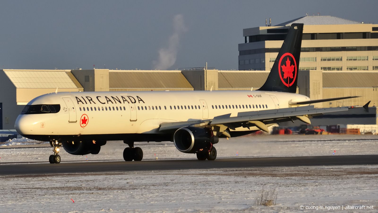 C-GIUF · Airbus A321-211 · (YUL / CYUL)