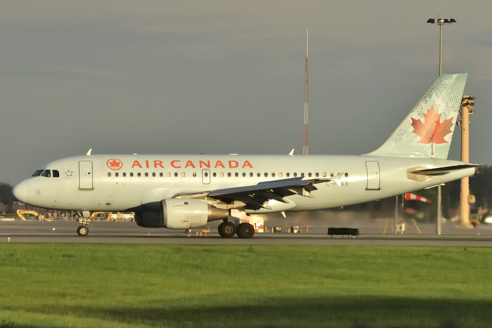 C-FYKR · Airbus A319-114 · (YUL / CYUL)