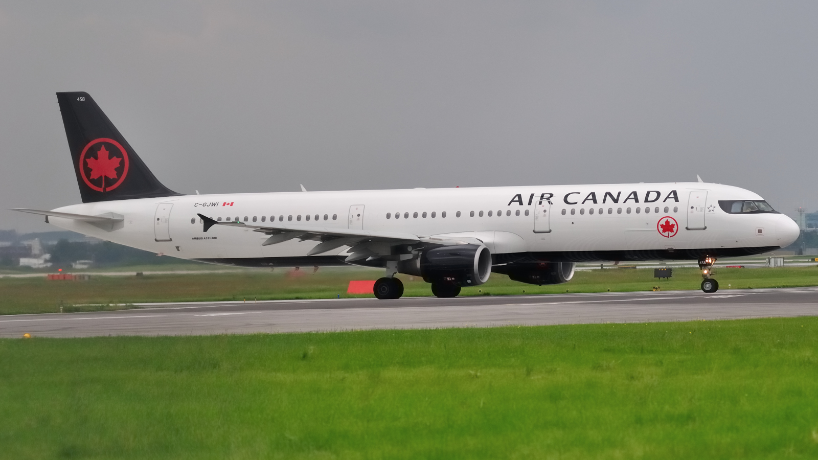 C-GJWI · Airbus A321-211 · (YYZ / CYYZ)