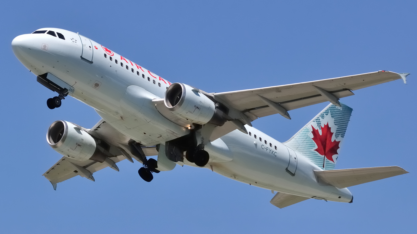 C-FYKC · Airbus A319-114 · (YUL / CYUL)
