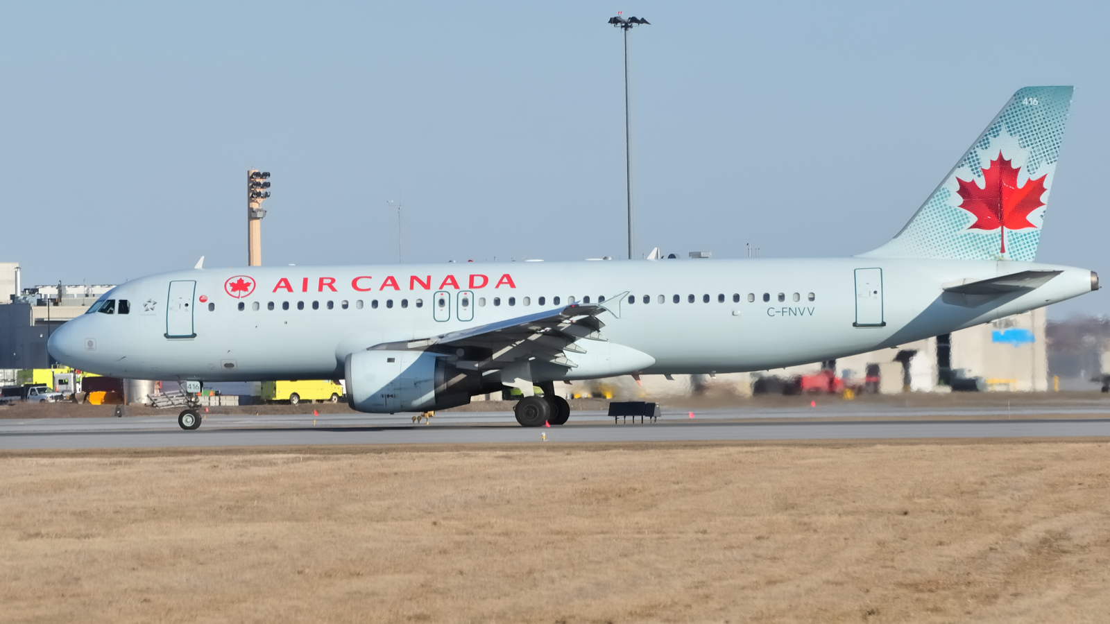 C-FNVV · Airbus A320-211 · (YUL / CYUL)