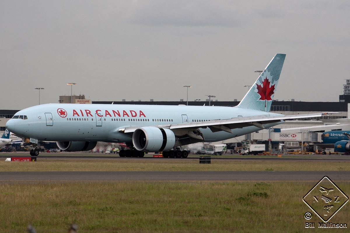 C-FIUA · Boeing 777-233/LR · (SYD / YSSY)