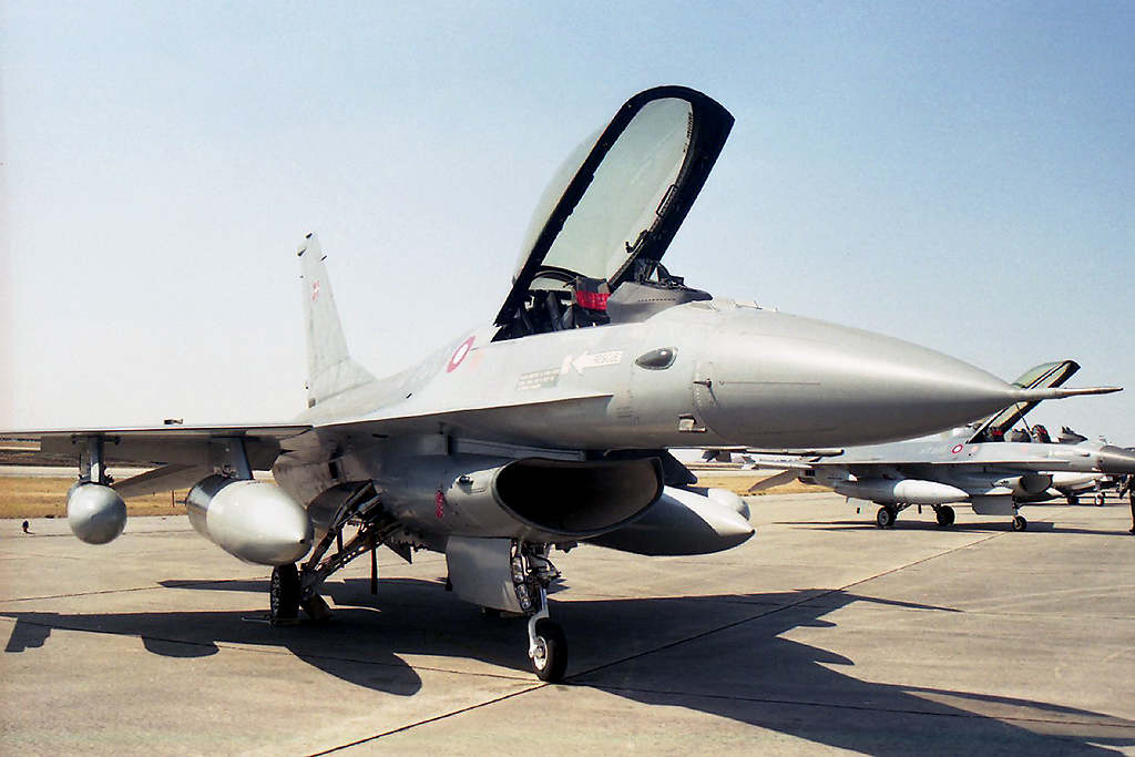 E-600 · General Dynamics F-16A · (LPBJ)