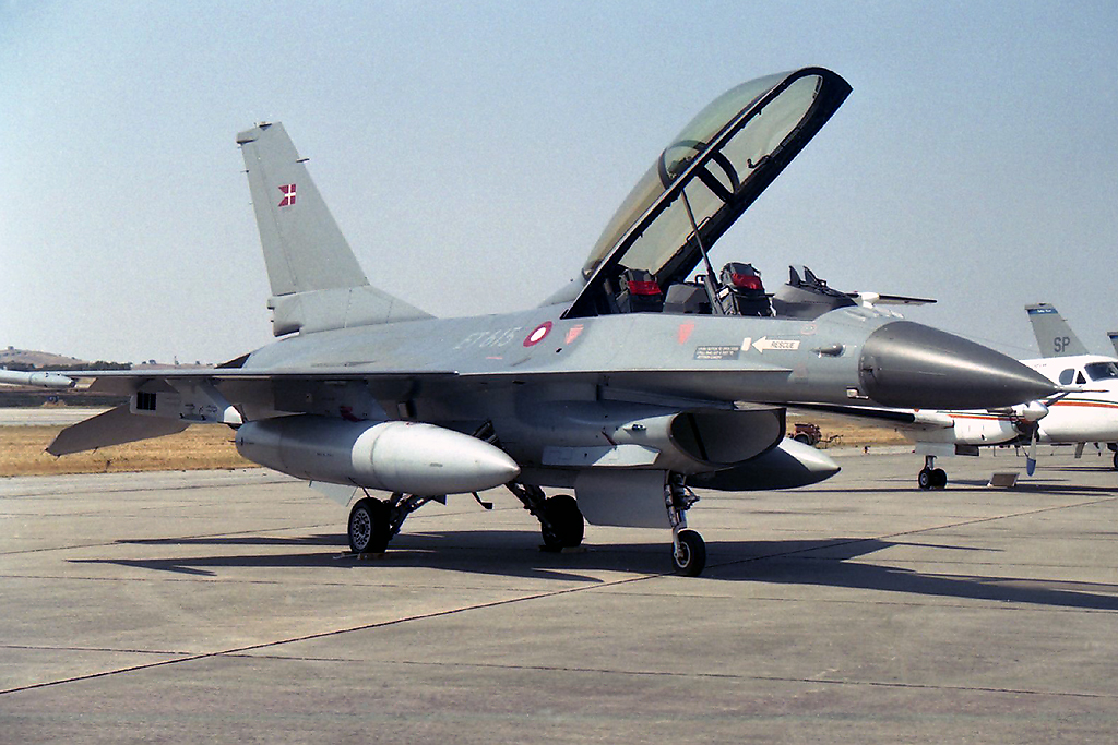 ET-615 · General Dynamics F-16B · (LPBJ)