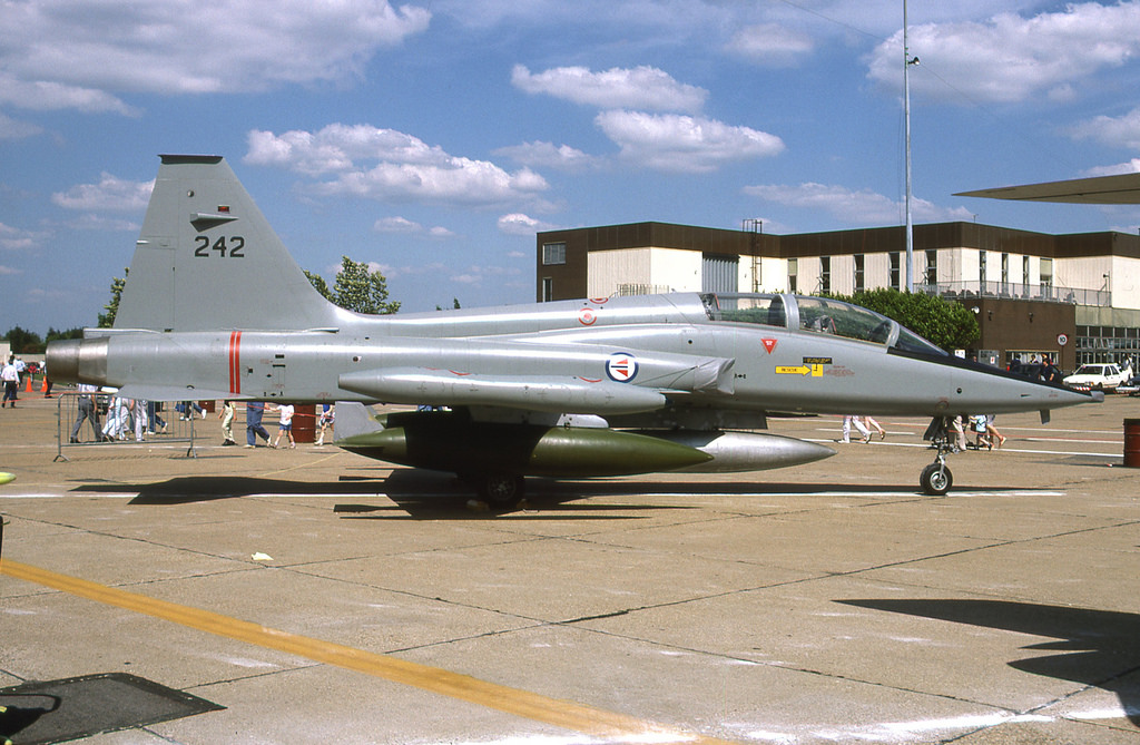 242 · Northrop F-5B Freedom Fighter · (MHZ / GXH / EGUN)