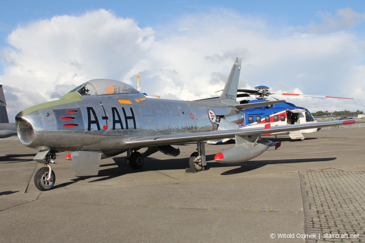 53-1082 · North American F-86F Sabre · (SVG / ENZV)