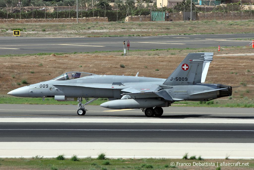 J-5009 · McDonnell Douglas F/A-18C Hornet · (MLA / LMML)