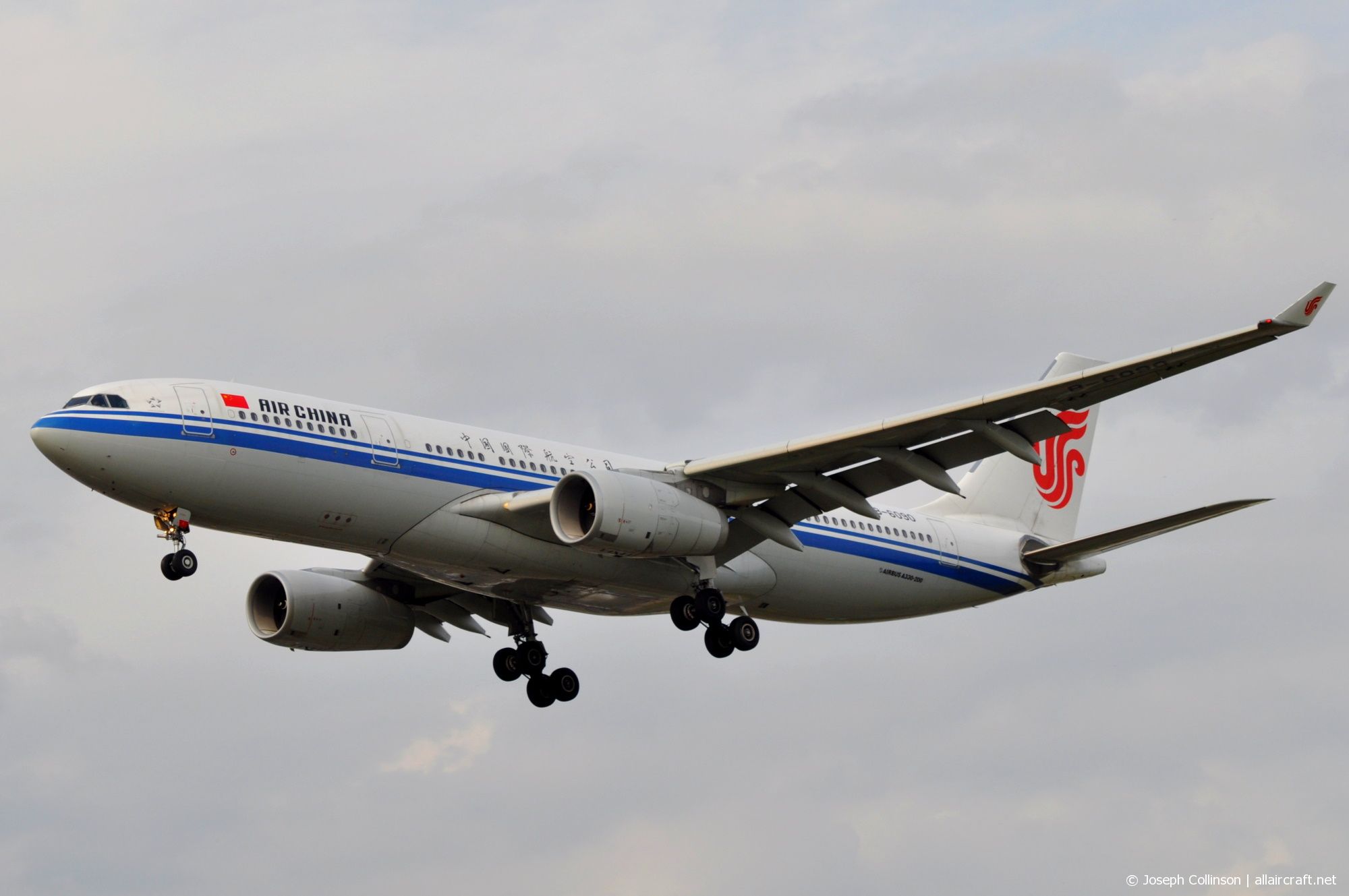 B-6090 · Airbus A330-243 · (LHR / EGLL)