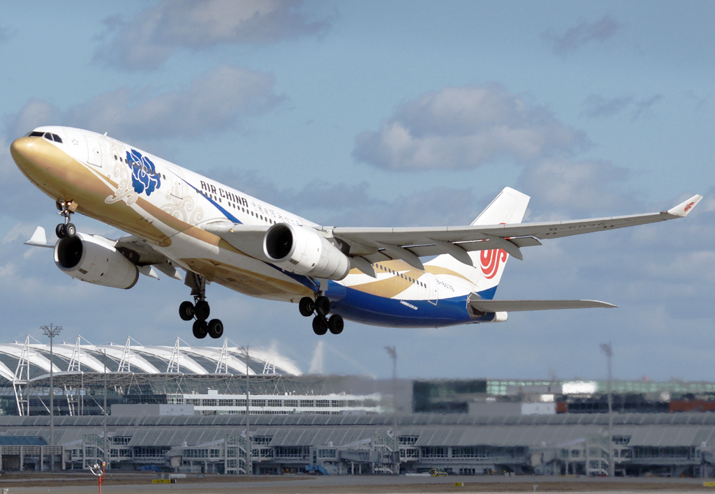 B-6076 · Airbus A330-243 · (MUC / EDDM)
