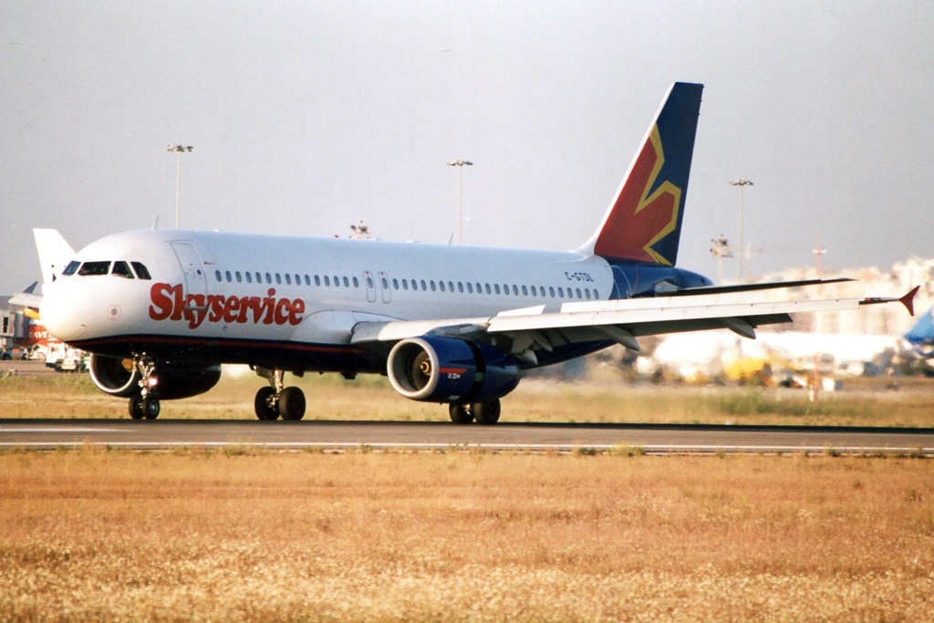C-GTDL · Airbus A320-231 · (FAO / LPFR)