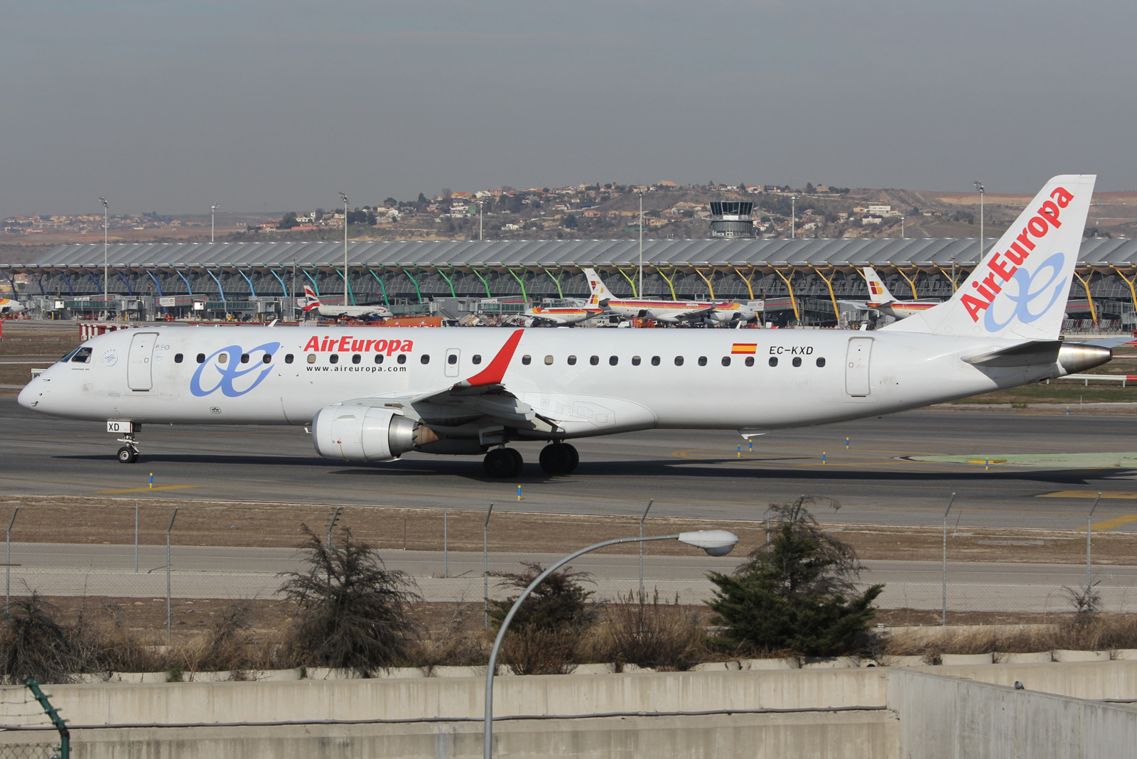 EC-KXD · Embraer 190-200LR · (MAD / LEMD)