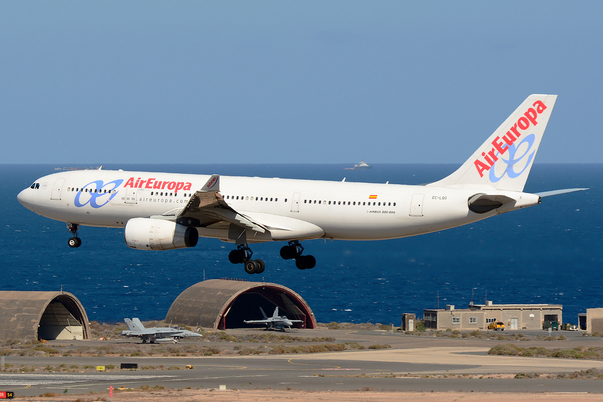 EC-LQO · Airbus A330-243 · (LPA / GCLP)