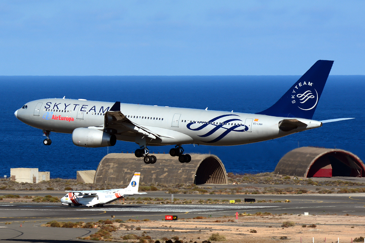 EC-LNH · Airbus A330-243 · (LPA / GCLP)