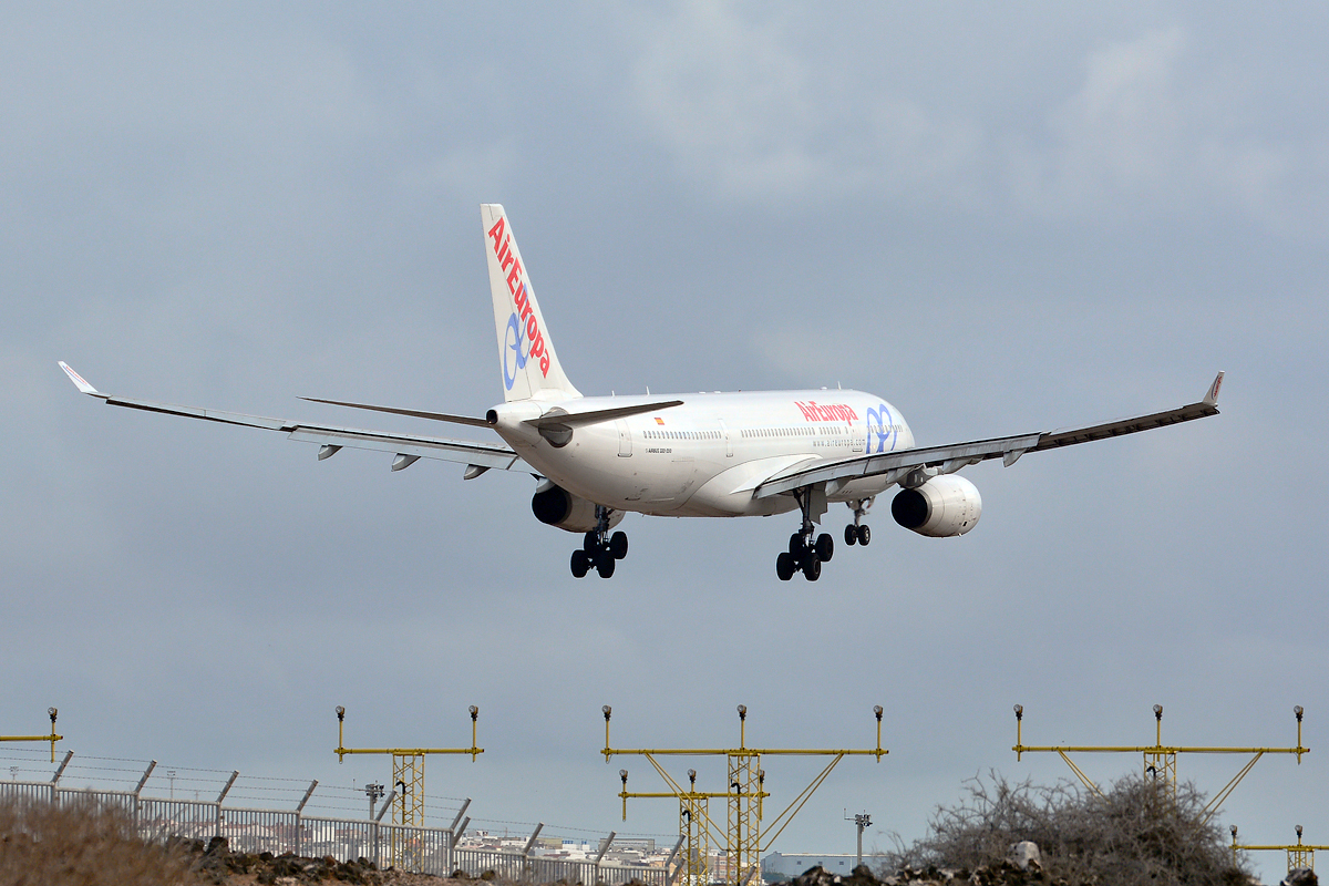EC-LQO · Airbus A330-243 · (LPA / GCLP)