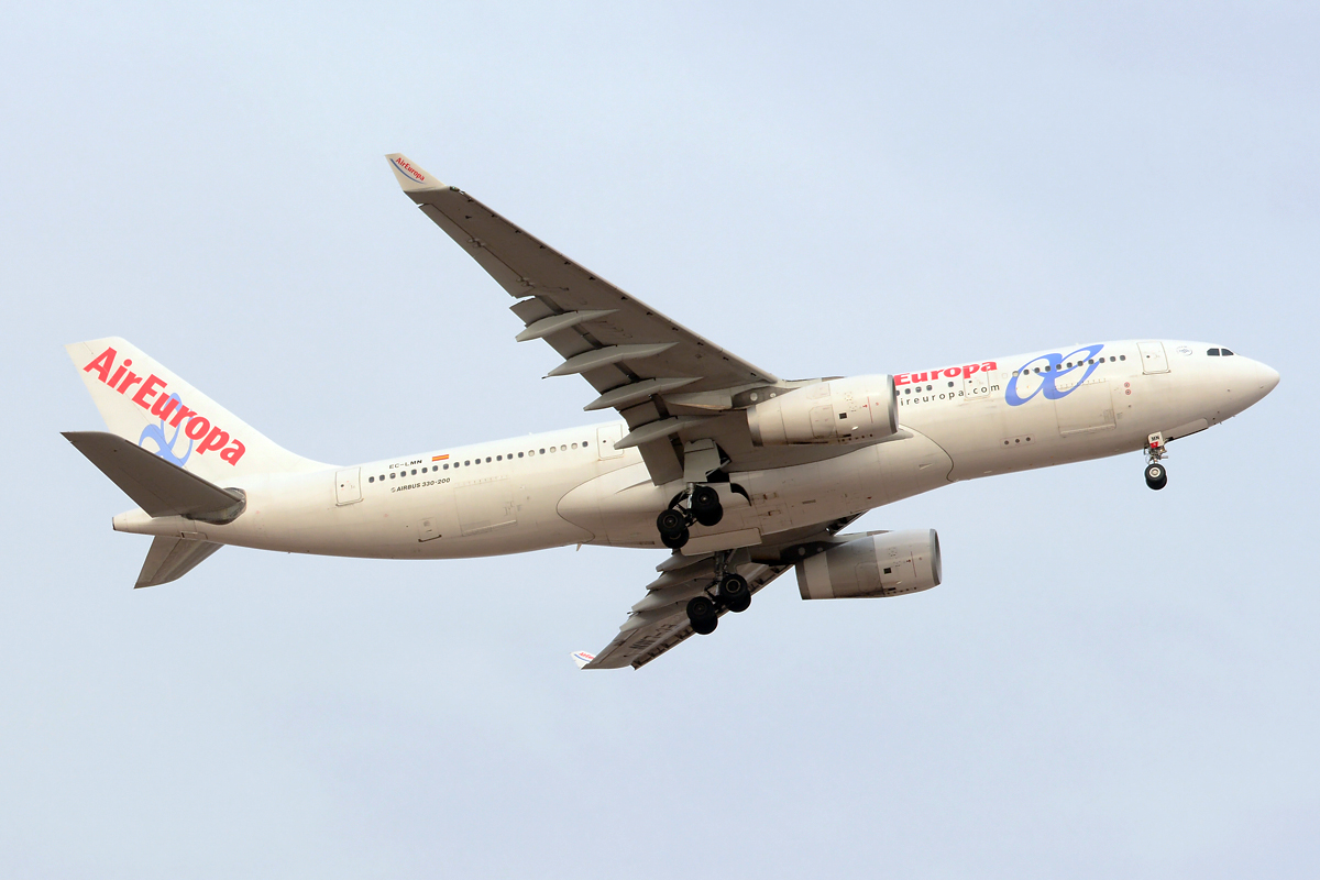 EC-LMN · Airbus A330-243 · (LPA / GCLP)