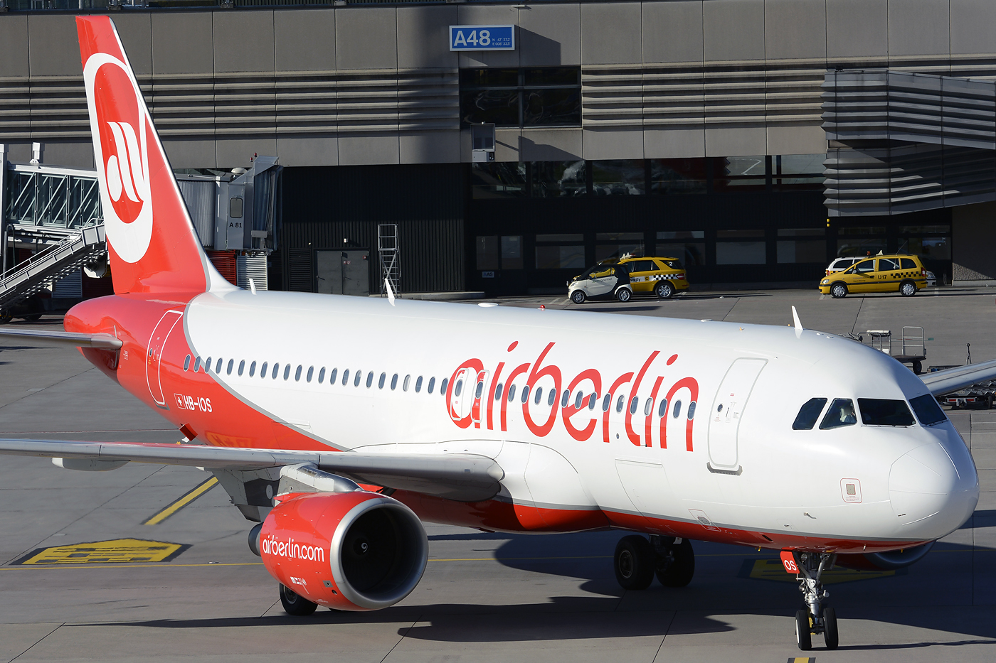HB-IOS · Airbus A320-214 · (ZRH / LSZH)