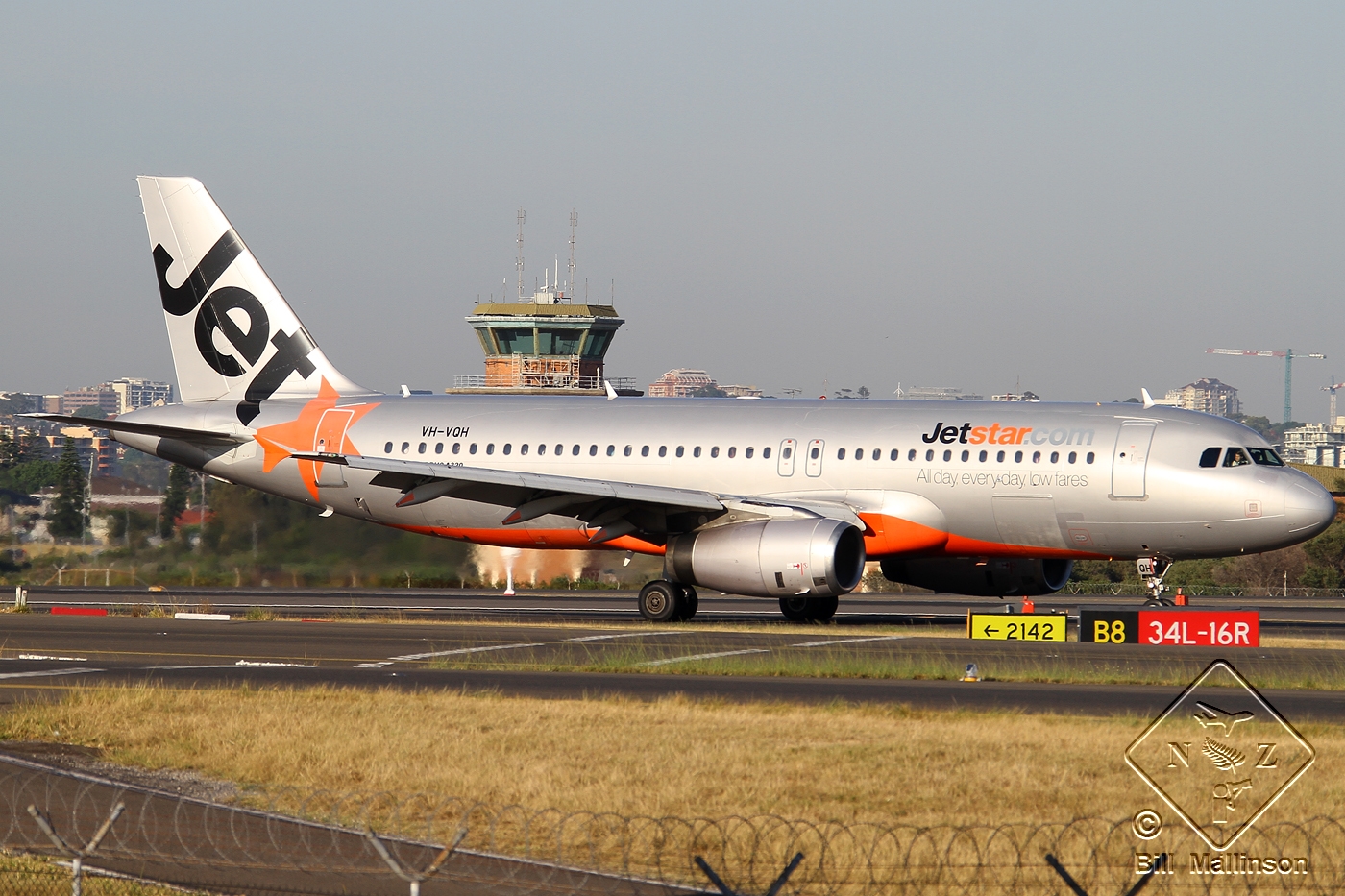 VH-VQH · Airbus A320-232 · (SYD / YSSY)