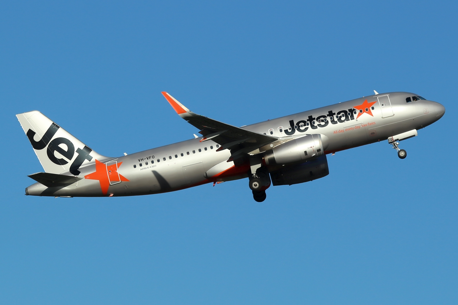 VH-VFO · Airbus A320-232(WL) · (SYD / YSSY)