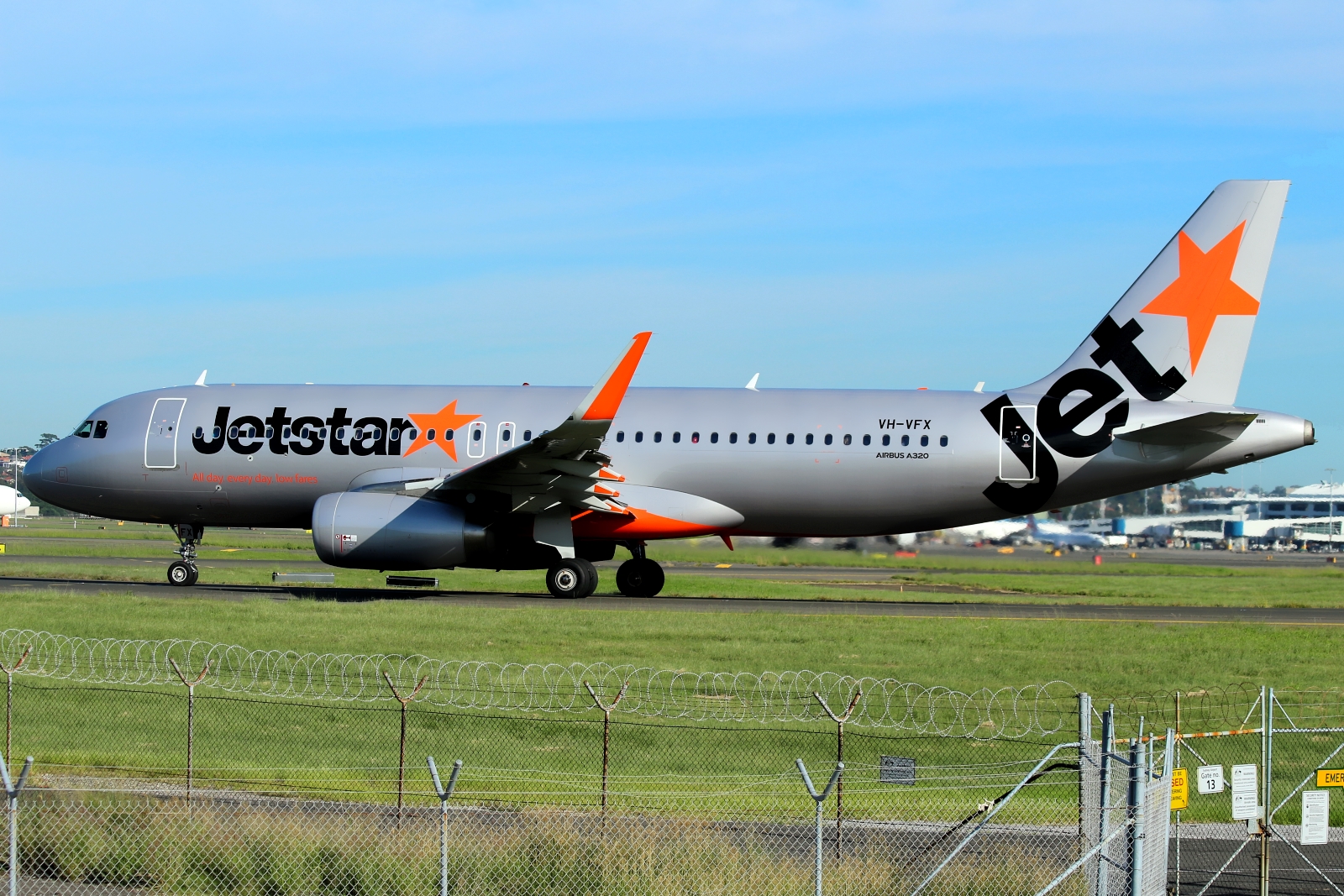 VH-VFX · Airbus A320-232 · (SYD / YSSY)