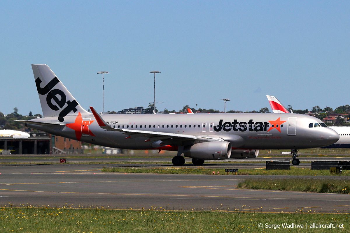 VH-YXW · Airbus A320-232(WL) · (SYD / YSSY)