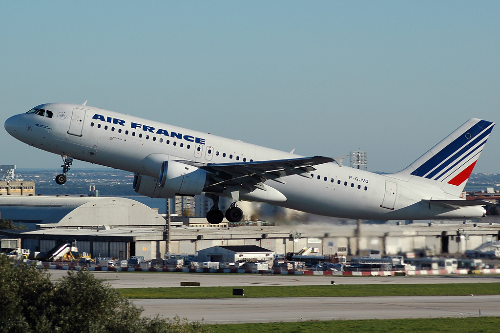 F-GJVG · Airbus A320-211 · (LIS / LPPT)