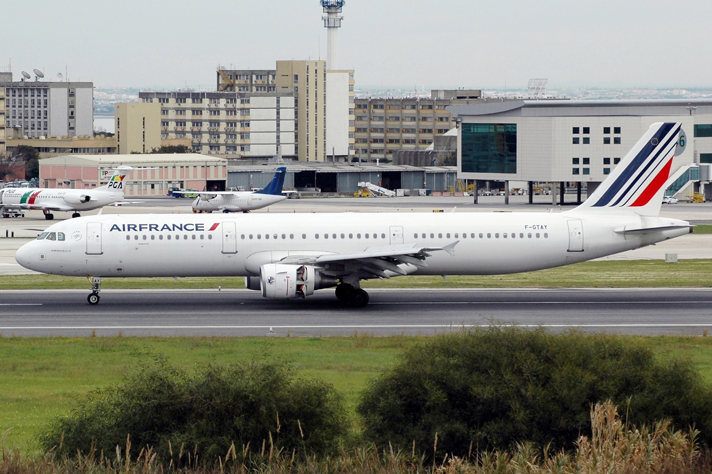 F-GTAY · Airbus A321-212 · (LIS / LPPT)