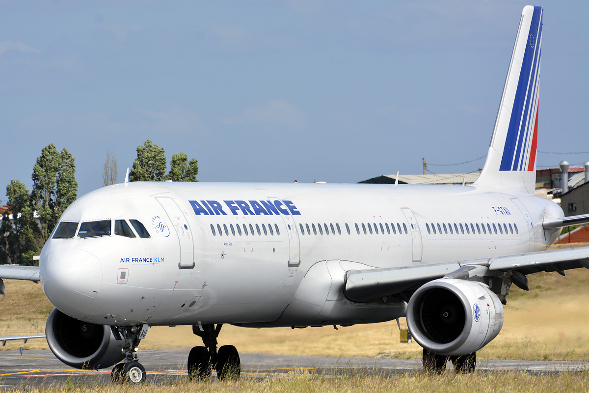 F-GTAU · Airbus A321-212 · (LIS / LPPT)