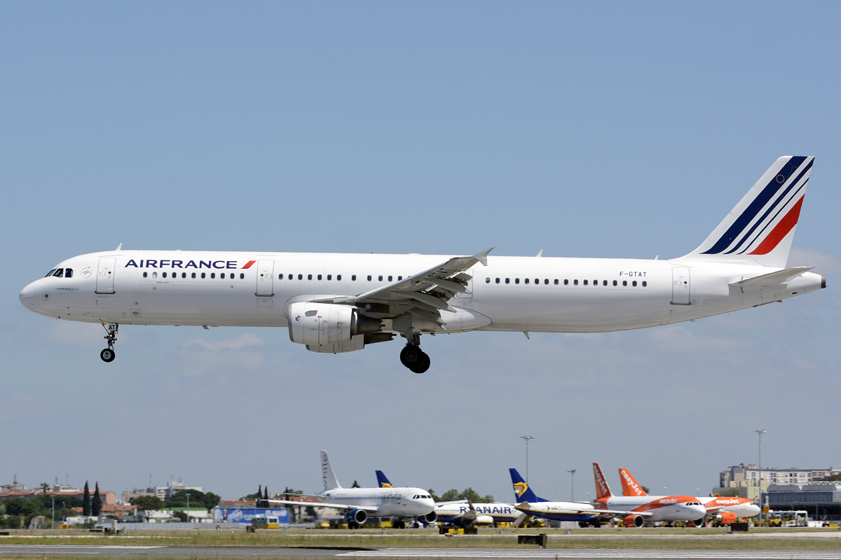 F-GTAT · Airbus A321-211 · (LIS / LPPT)