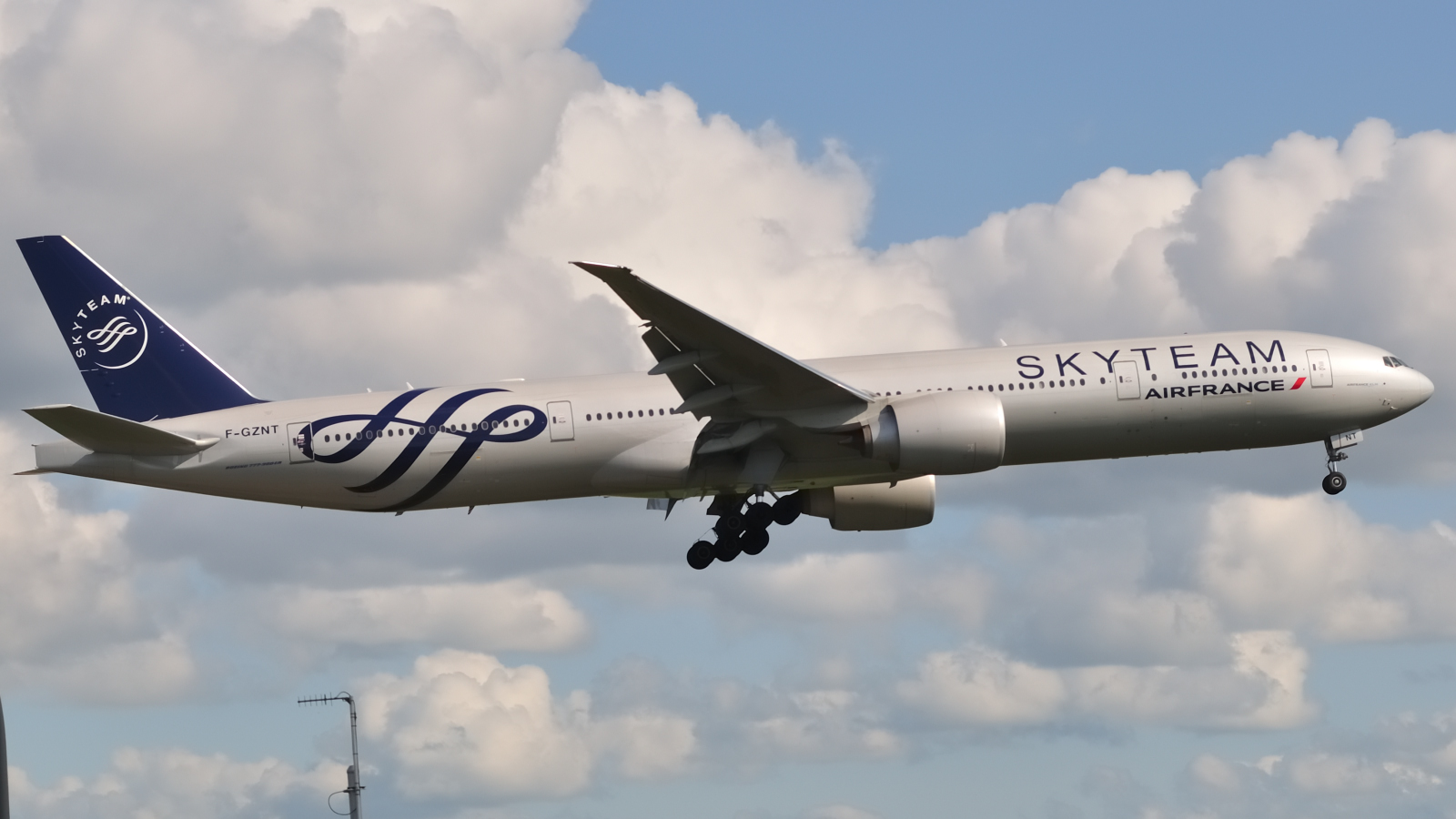 F-GZNT · Boeing 777-328/ER · (YUL / CYUL)