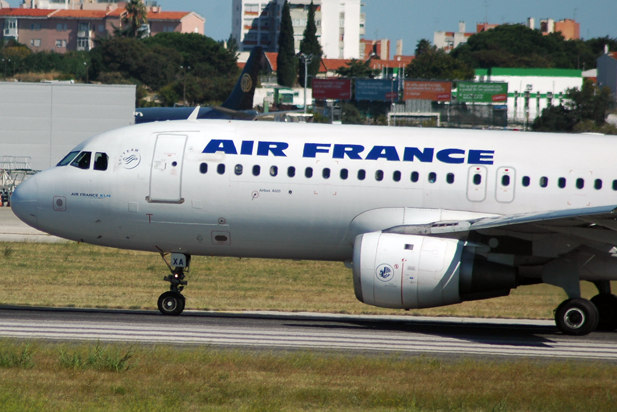 F-GKXA · Airbus A320-211 · (LIS / LPPT)