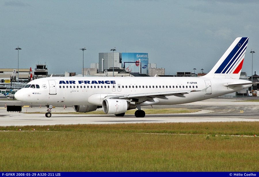 F-GFKR · Airbus A320-211 · (LIS / LPPT)