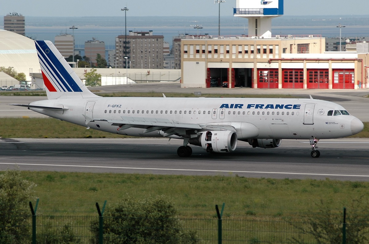 F-GFKZ · Airbus A320-211 · (LIS / LPPT)