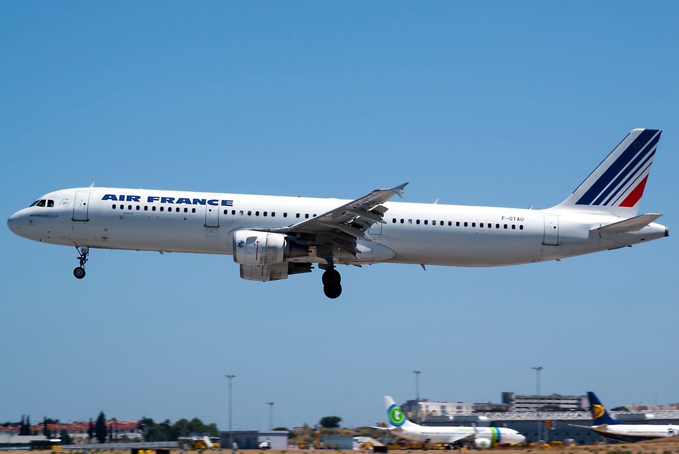 F-GTAU · Airbus A321-212 · (LIS / LPPT)
