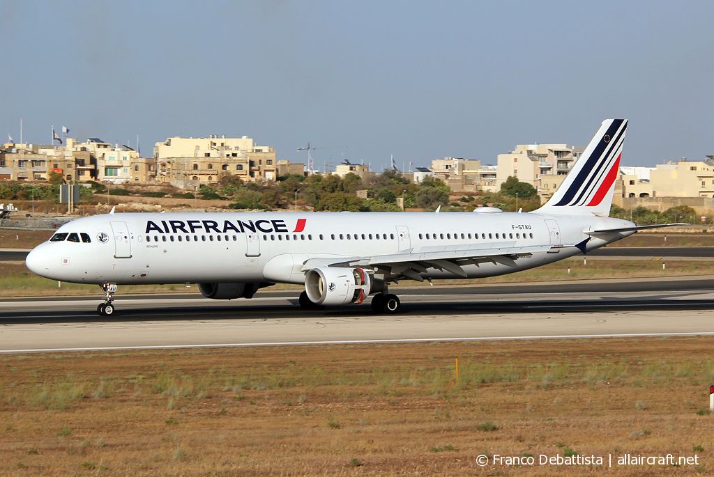 F-GTAU · Airbus A321-212 · (MLA / LMML)