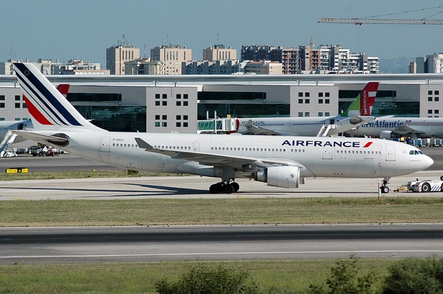 F-GZCL · Airbus A330-203 · (LIS / LPPT)