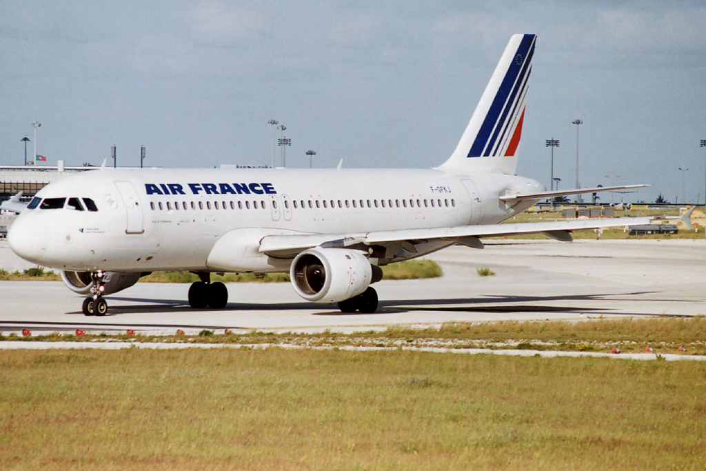 F-GFKJ · Airbus A320-211 · (LIS / LPPT)