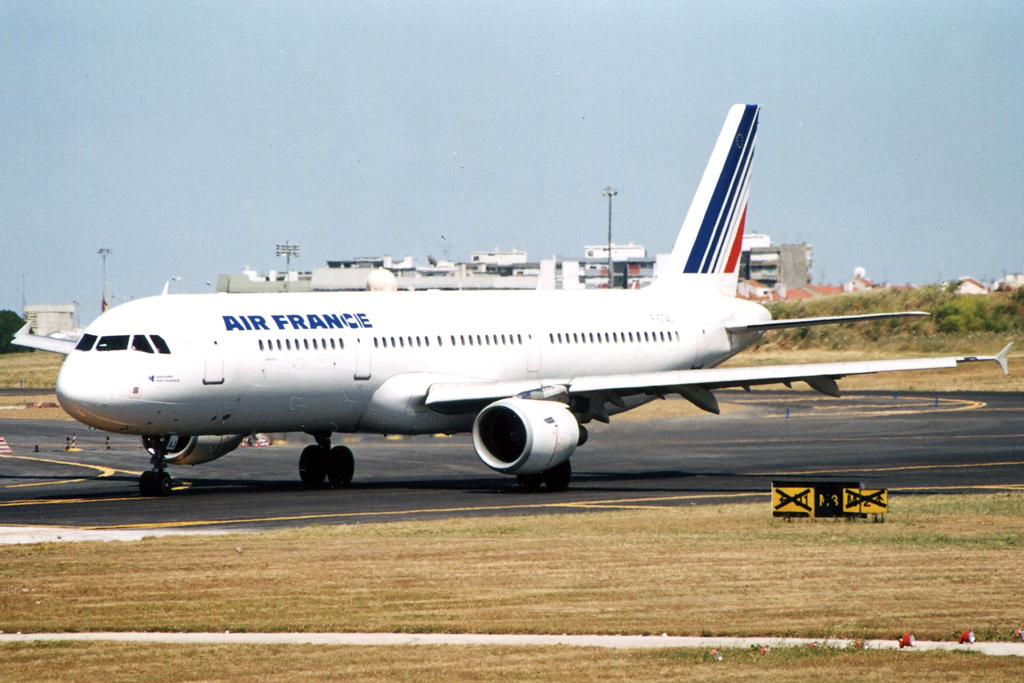 F-GTAJ · Airbus A321-212 · (LIS / LPPT)