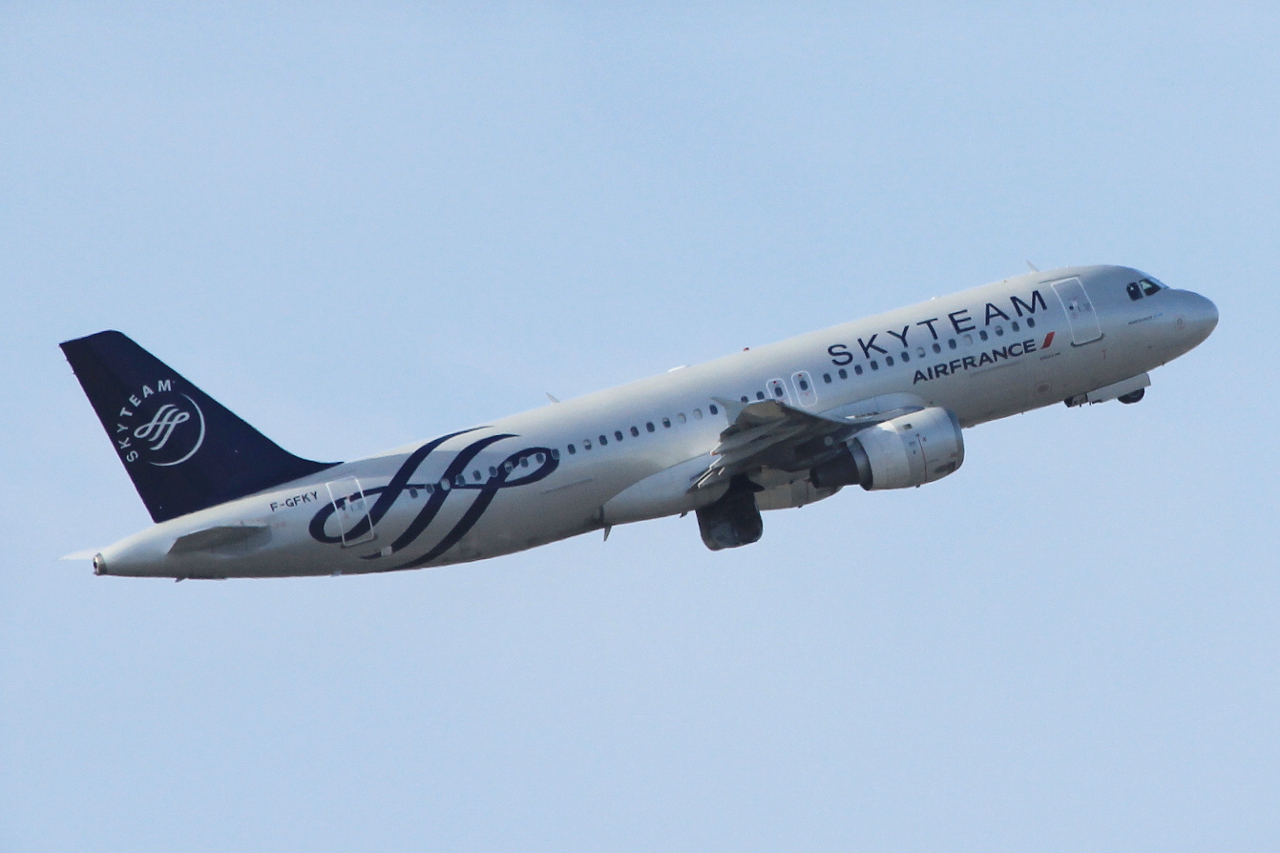 F-GFKY · Airbus A320-211 · (FCO / LIRF)